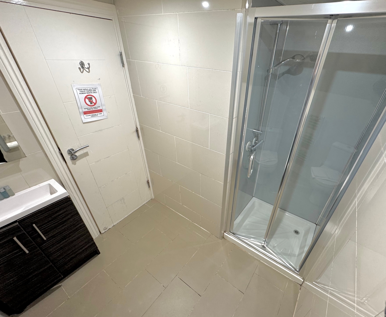 Charlotte Street Family Rooms by News Hotel R9 9 primecityhosts.com