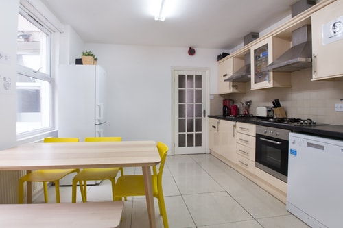 Tooting Broadway Rooms by PrimeCityHosts R9 7 primecityhosts.com