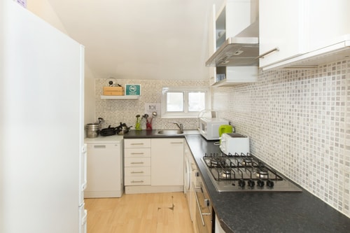 Tooting Broadway Studios by PrimeCityHosts S4 8 primecityhosts.com