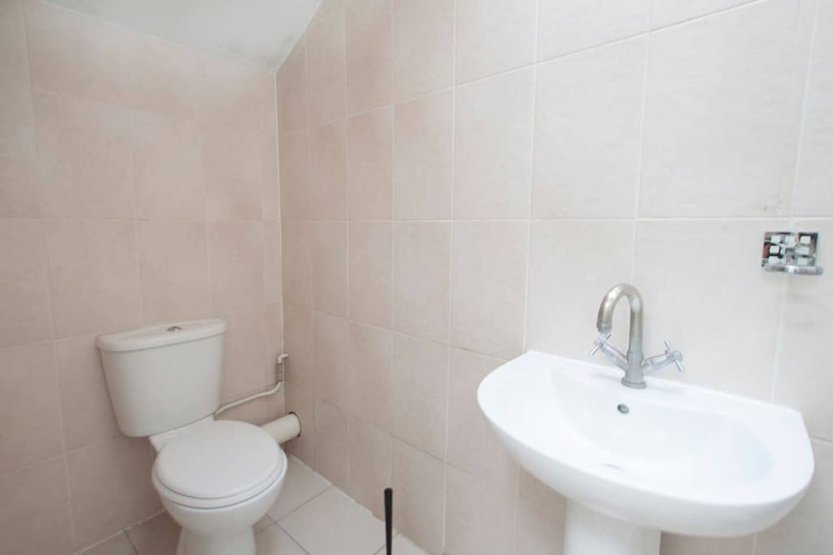 Tooting Broadway Rooms by PrimeCityHosts R5 8 primecityhosts.com