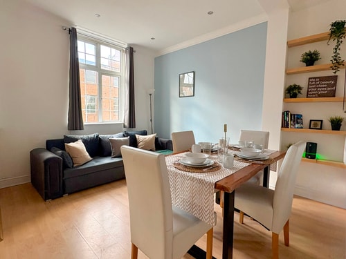 Islington 2 bedroom terrace Apartment by PrimeCityHosts 5 primecityhosts.com