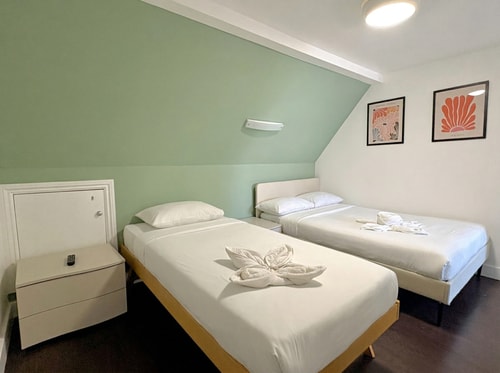 Charlotte Street Family Rooms by News Hotel R9 0 primecityhosts.com