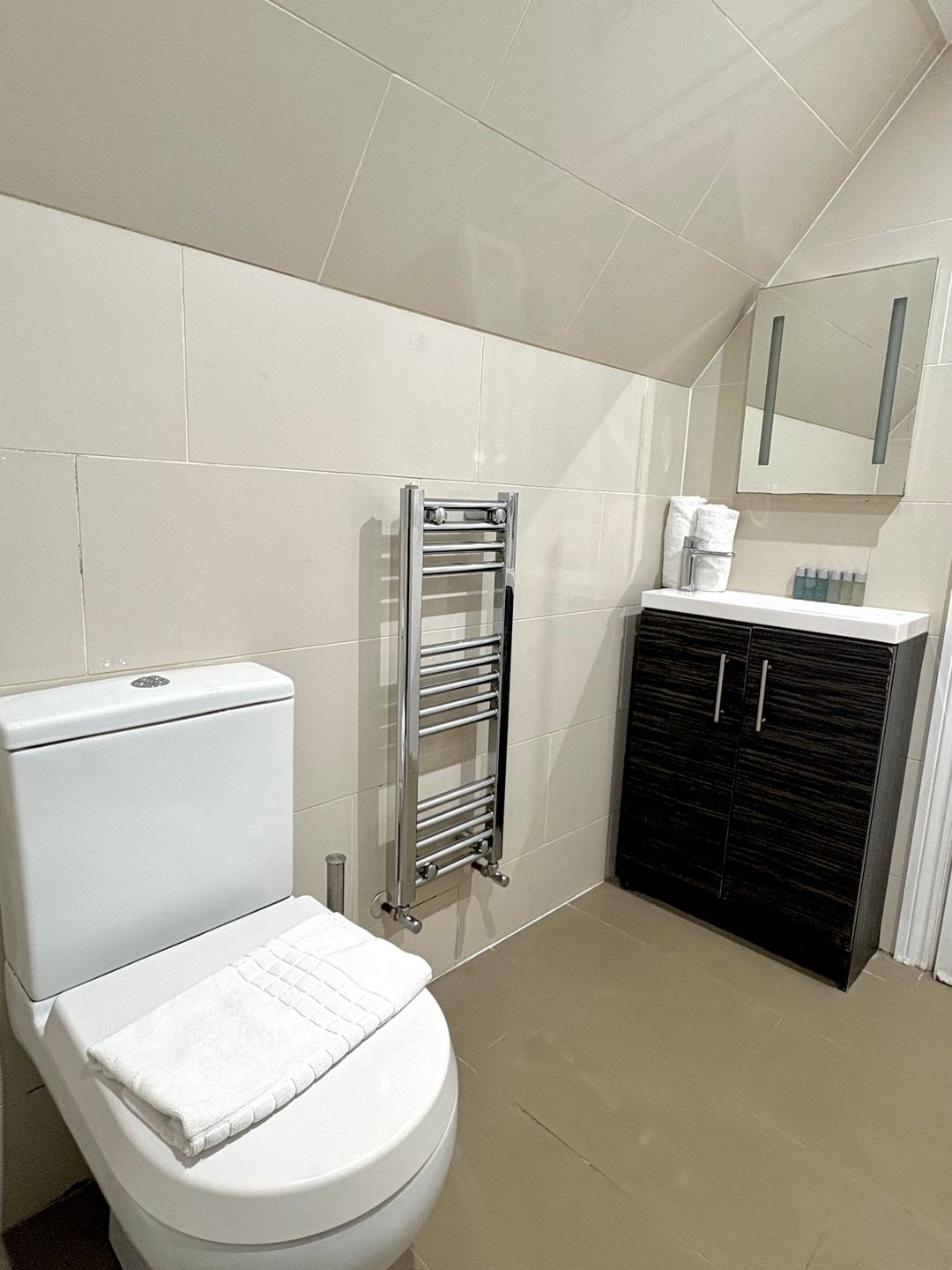 Charlotte Street Family Rooms by News Hotel R9 7 primecityhosts.com