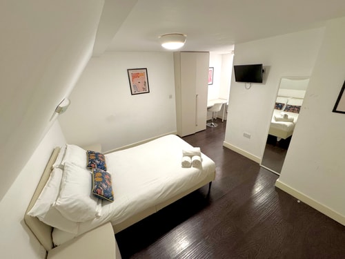 Charlotte Street Family Rooms by News Hotel R9 1 primecityhosts.com