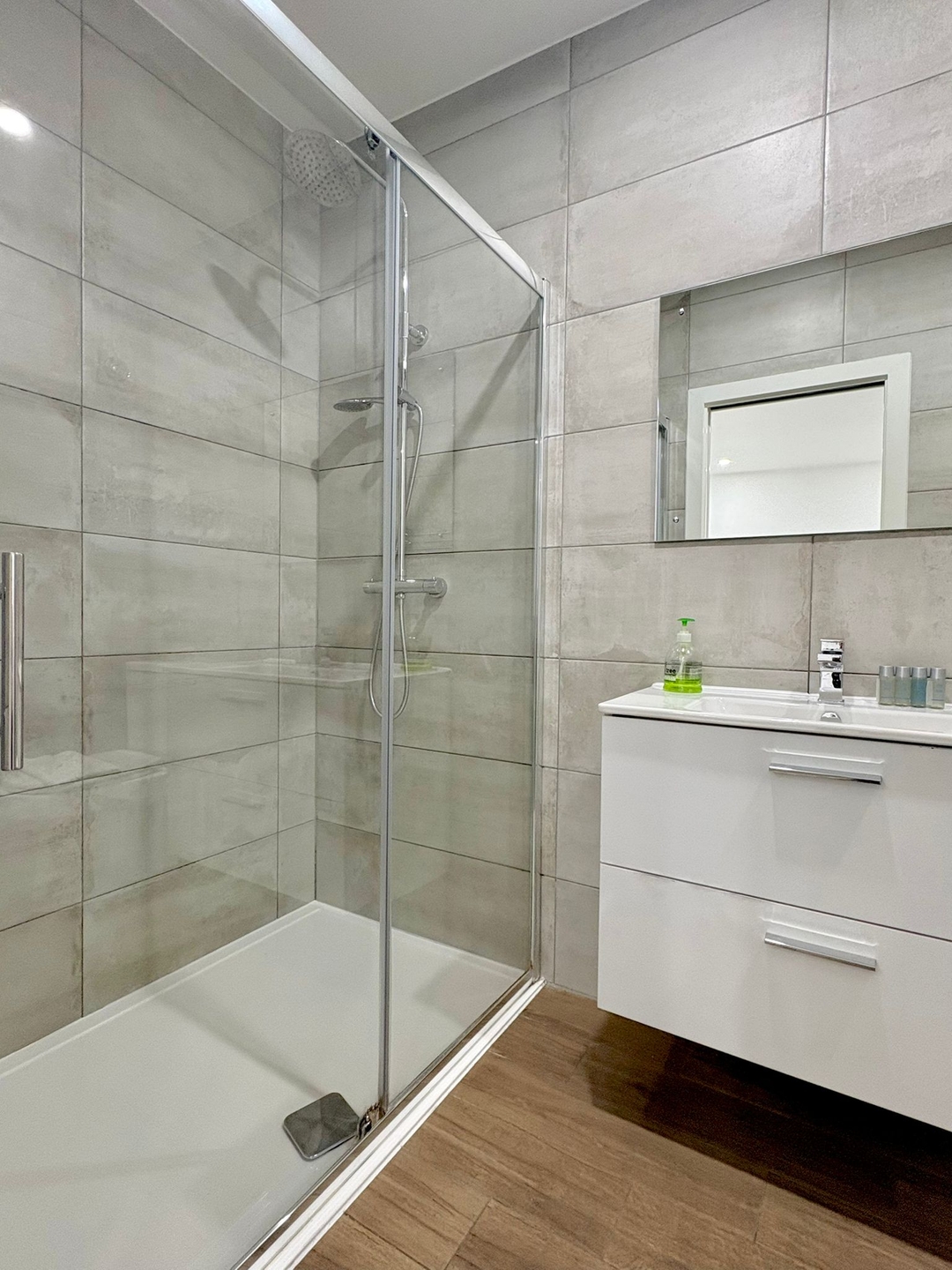 Charlotte Street Family Rooms by News Hotel B2 12 primecityhosts.com