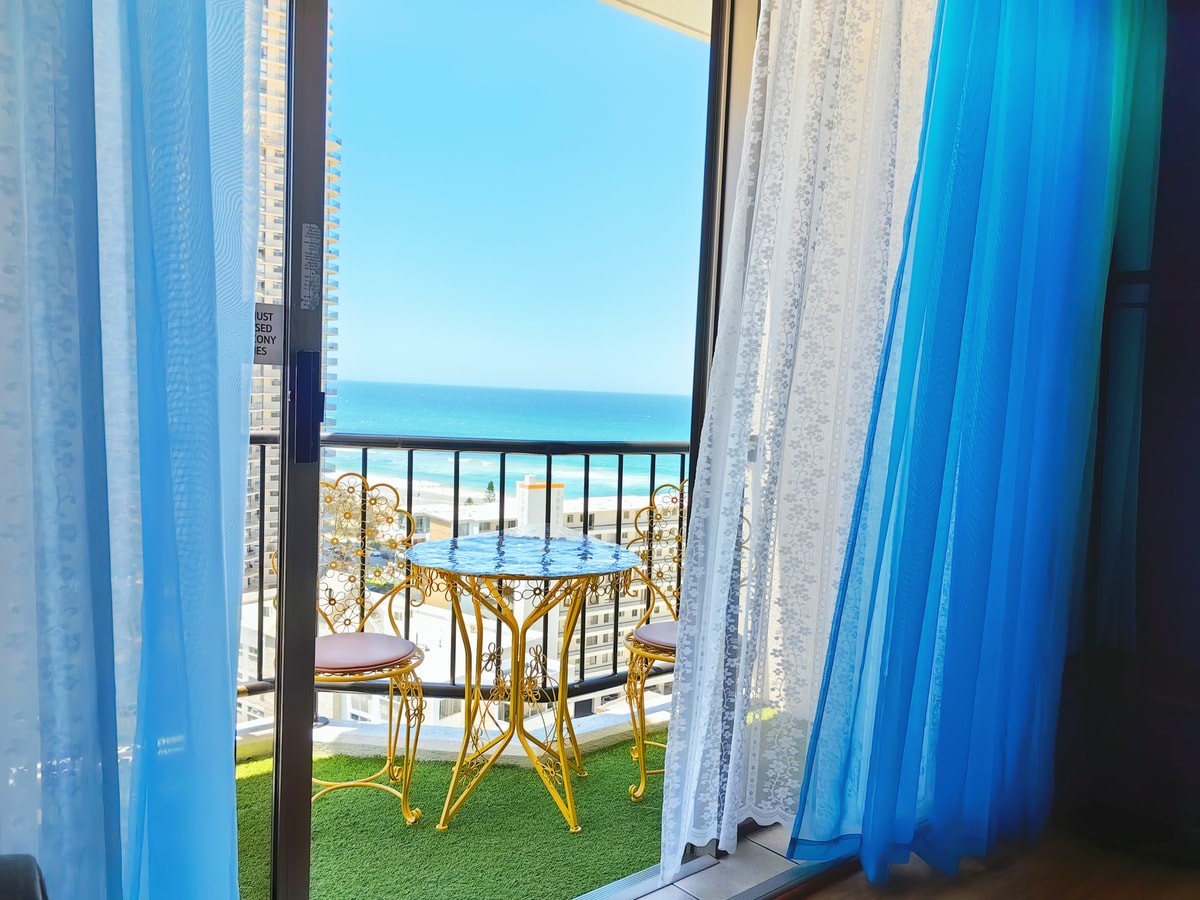 Blue Bunny-Eared Stay | Ocean View | 2min to Beach 1 Serain Residences
