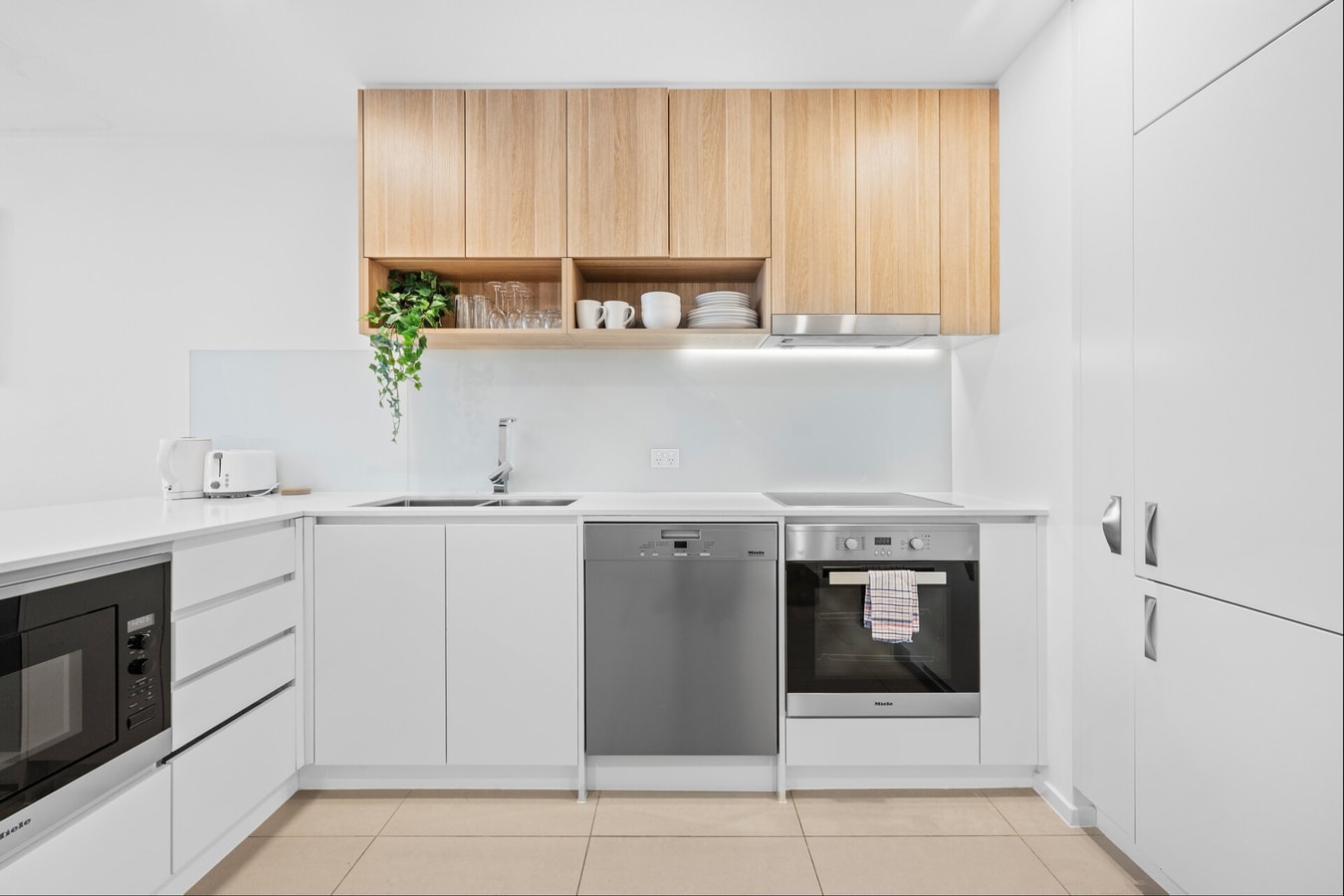 Light Filled 2BDR Loft in Kingston with Parking 17 Serain Residences