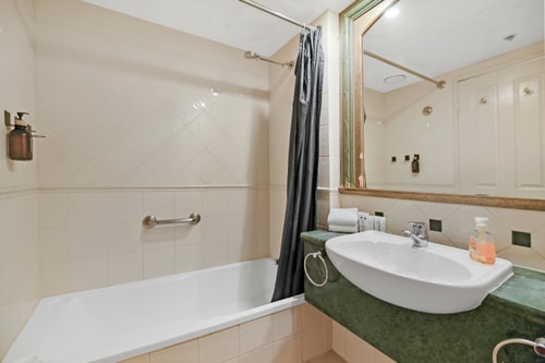 Queen Studio | 100m to Beach & Tram @ Legend Hotel 4 Serain Residences