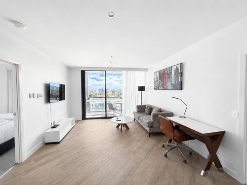 Heart of Southport 2BR | Near Tram & Pacific Fair 17 Serain Residences