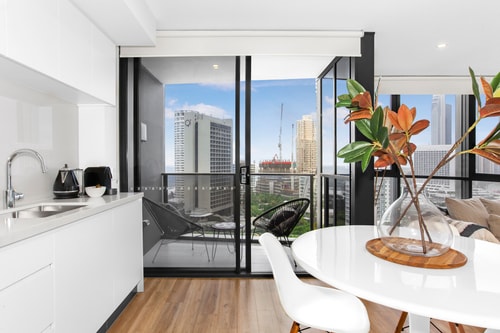 Coastal Escape 1BR Stroll to Beach&Tram | Parking 7 Serain Residences