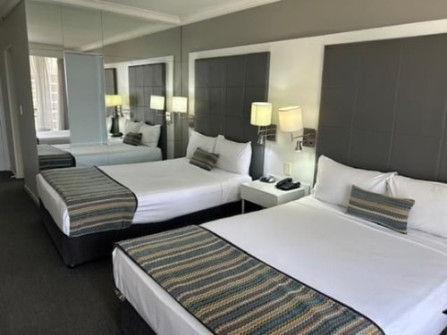 Comfy 2DoubleBed Suite in Central Surfers 2 Serain Residences