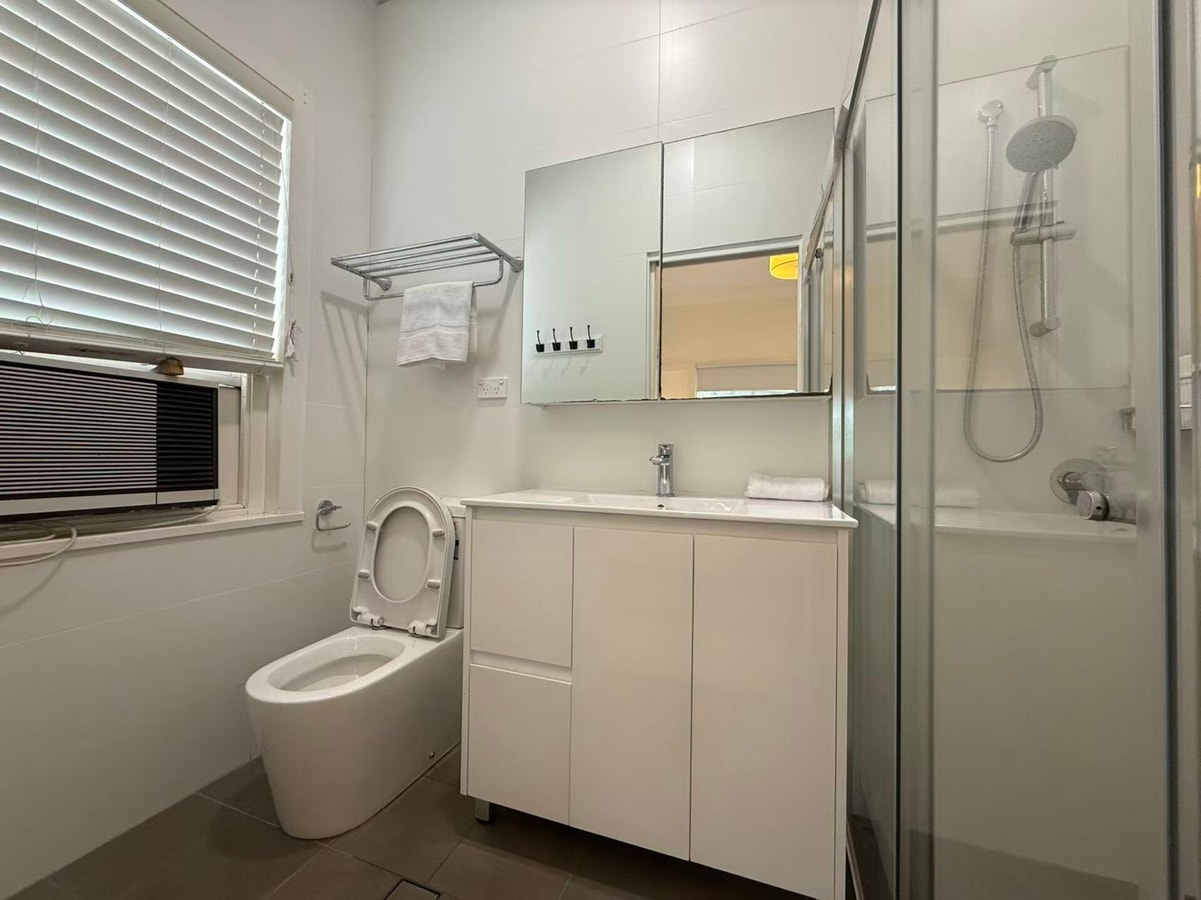 Comfortable 3BR House Unit in Chatswood w/Parking 10 Serain Residences