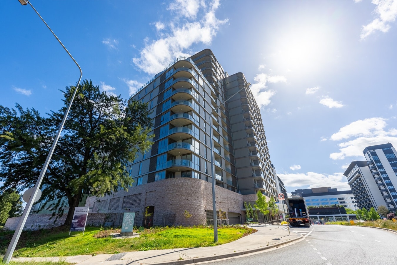 Modern 2BDR Apt in Phillip Gym | Pool | Parking 12 Serain Residences