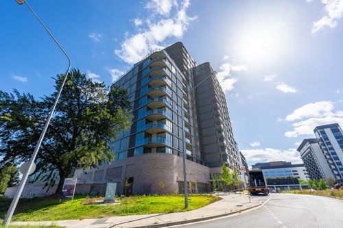 Modern 2BDR Apt in Phillip Gym | Pool | Parking 12 Serain Residences