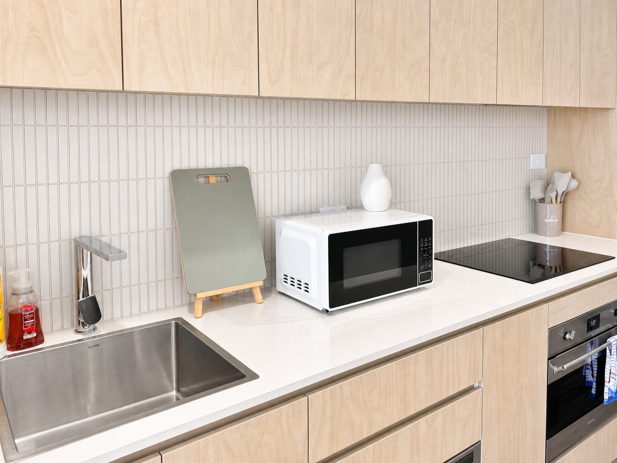 Vibrant 1BR Stay in Braddon | Parking | Near Tram 2 Serain Residences