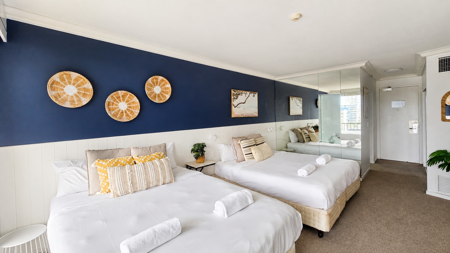 Stylish Hotel Room | near Beach & Tram | Max 4 1 Serain Residences