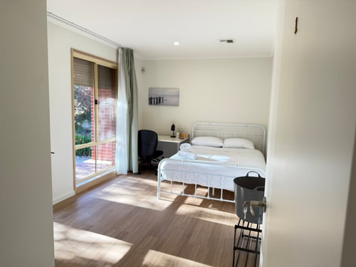 Sunny King Room | 5-Min Walk to ANU | Near City 0 Serain Residences