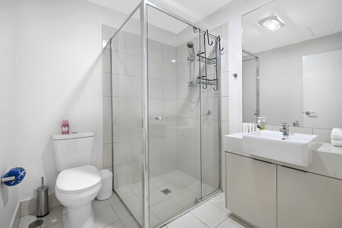 Water View Modern Three-level Townhouse in Carrara 10 Serain Residences