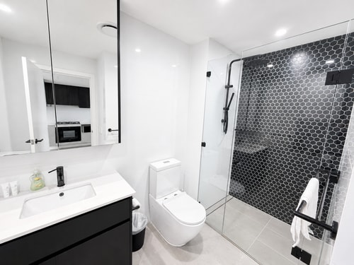 Heart of Southport 2BR | Near Tram & Pacific Fair 6 Serain Residences