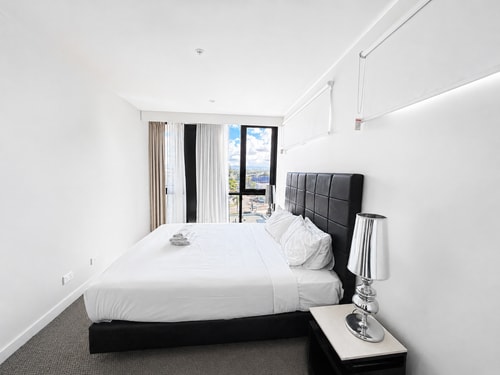 Heart of Southport 2BR | Near Tram & Pacific Fair 1 Serain Residences