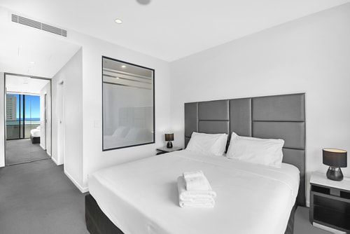 Cozy & Convenient 3-Bedroom Apt Surfers Paradise 30 Serain Residences