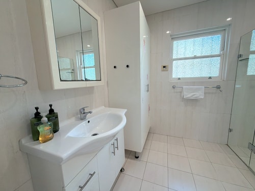 Burwood 4BR Family Home | Fast WiFi & Free Parking 27 Serain Residences