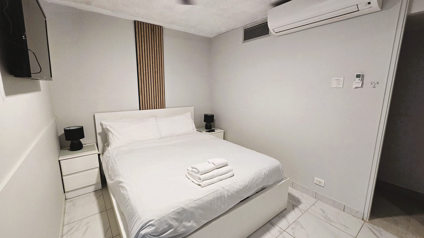 Beachside Ocean View 1BR Apartment Central Surfers 18 Serain Residences