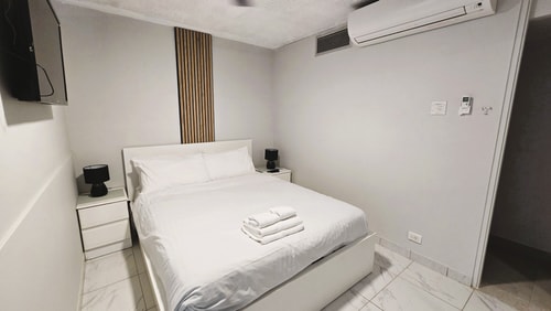 Beachside Ocean View 1BR Apartment Central Surfers 18 Serain Residences