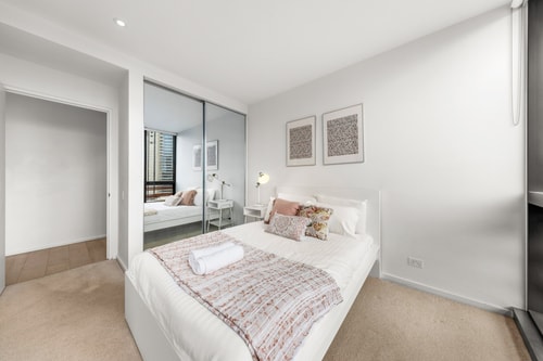 Cozy 1 bedroom apartment in Docklands 7 Serain Residences
