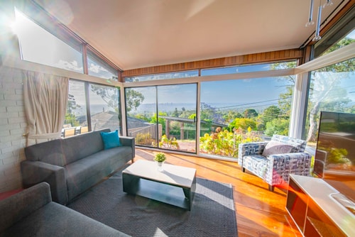 Tranquil Escape: The Gerald House Near the City 32 Serain Residences