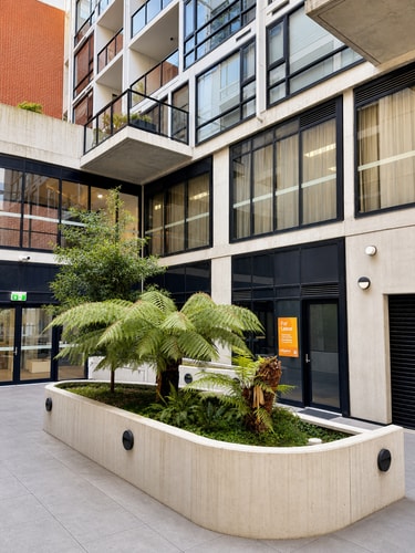 Vibrant 1BR Stay in Braddon | Parking | Near Tram 6 Serain Residences