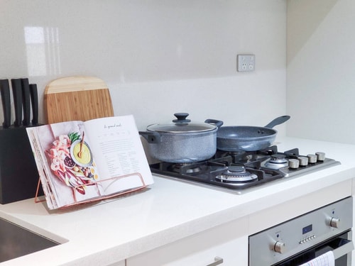 One bedroom Apartment walk to Gordon Train Station 6 Serain Residences
