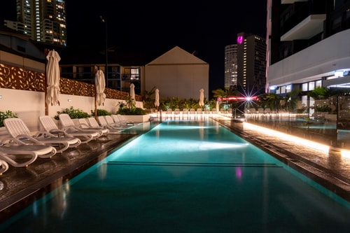 Comfy 2BR Apartment Central Surfers w/Parking 17 Serain Residences