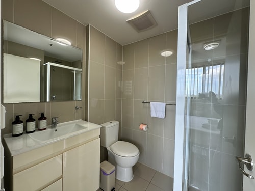 Cozy 2-Bedroom Apt 6 minutes to Paramatta Train 14 Serain Residences