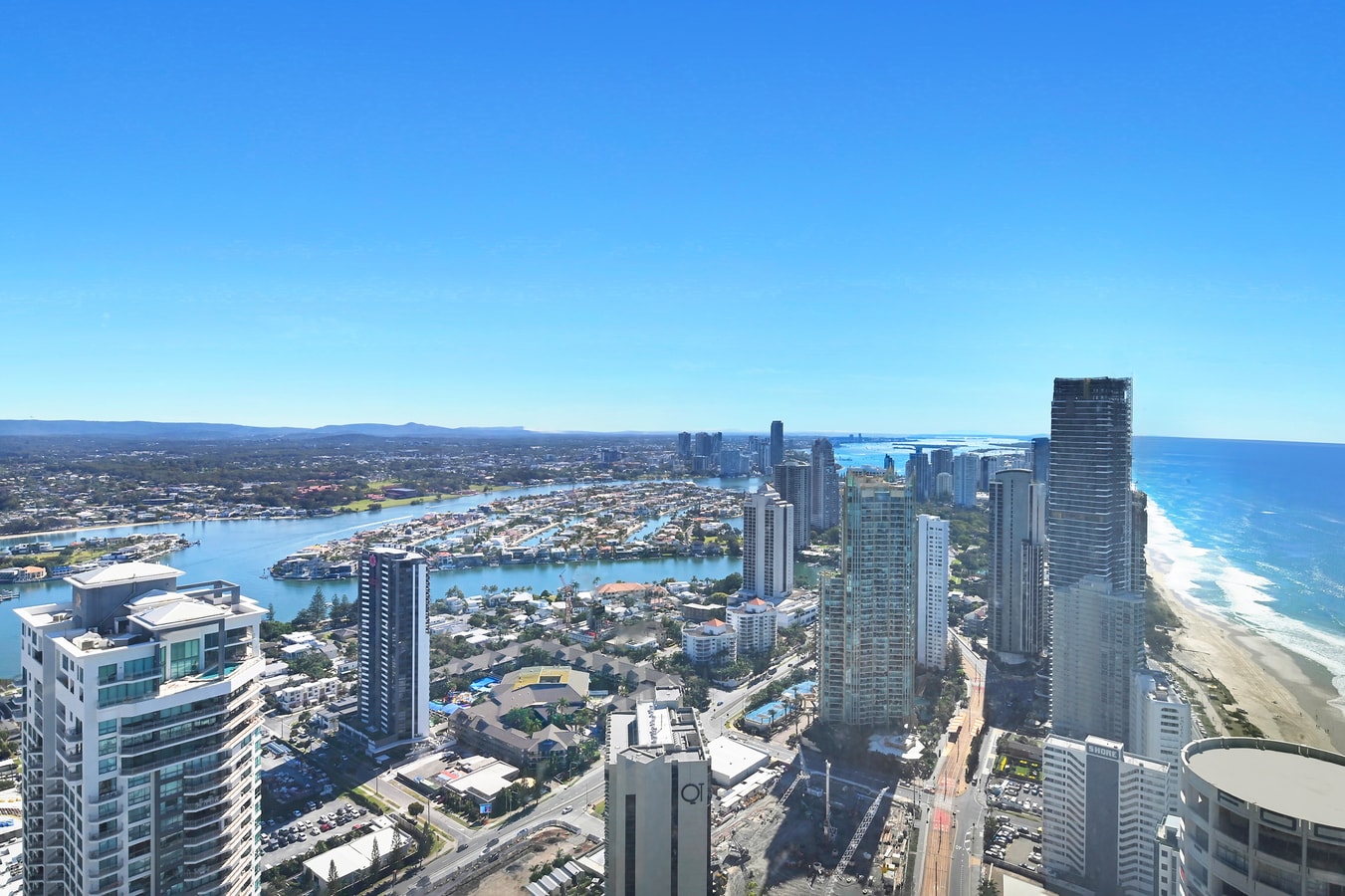 45th-Floor Waterview 2Bedroom | 3-Min Walk to Tram 23 Serain Residences