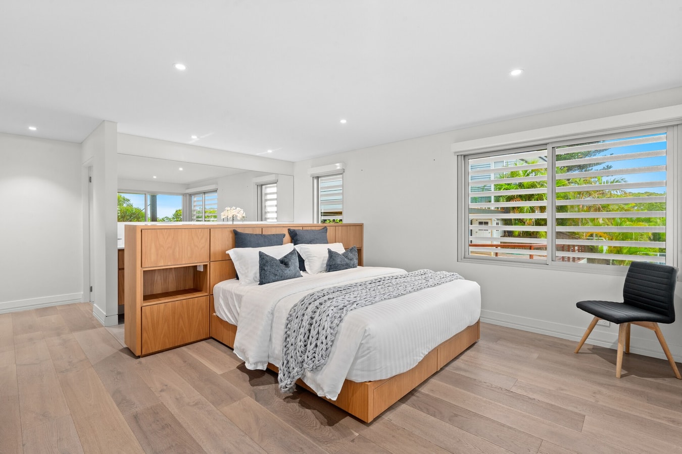 Costal Three-Storey Home with Panoramic Sea Views 15 Serain Residences