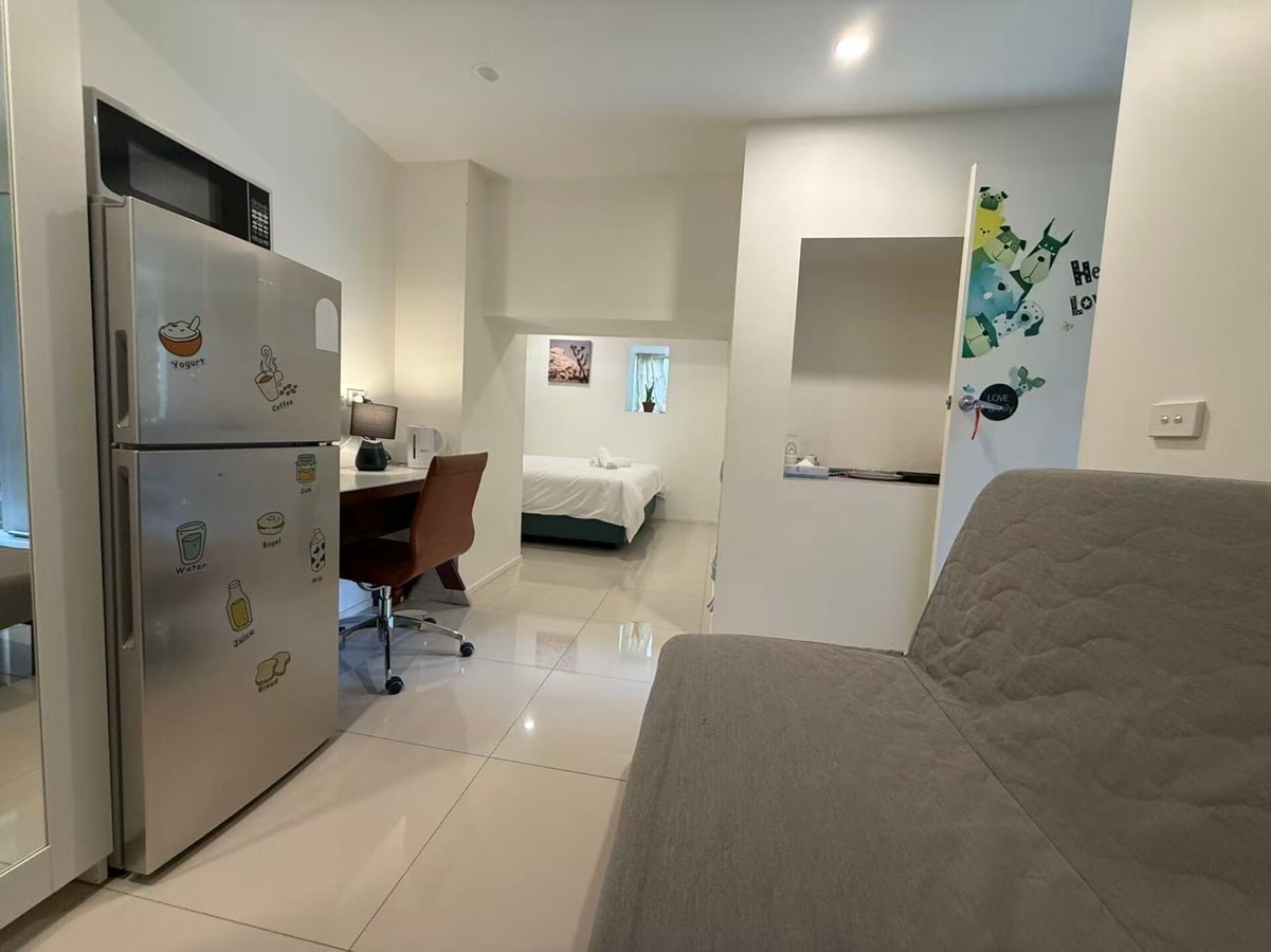 Comfortable Private Room 12 Mins to Train & Metro 2 Serain Residences