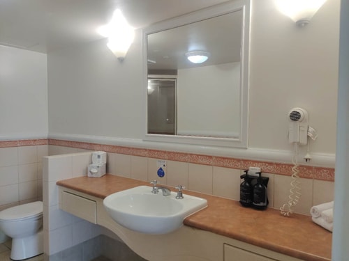 Central Locate Surfer Paradise 3 Bedroom Apartment 32 Serain Residences