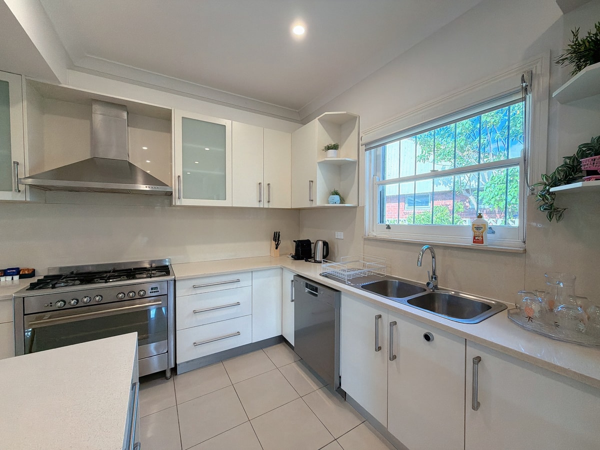 Burwood 4BR Family Home | Fast WiFi & Free Parking 14 Serain Residences