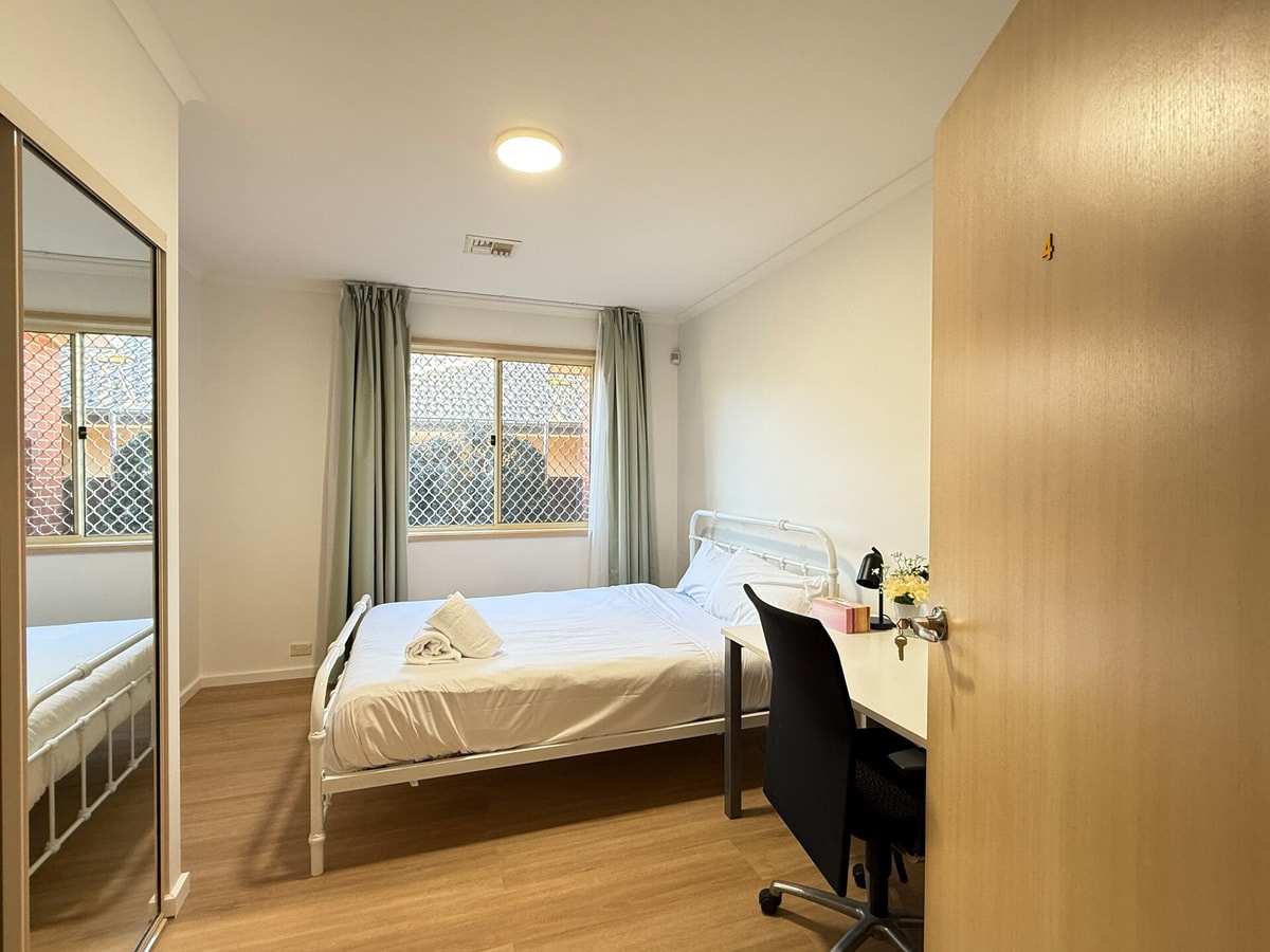Cozy Queen Room | 5-Min Walk to ANU | Near City Serain Residences