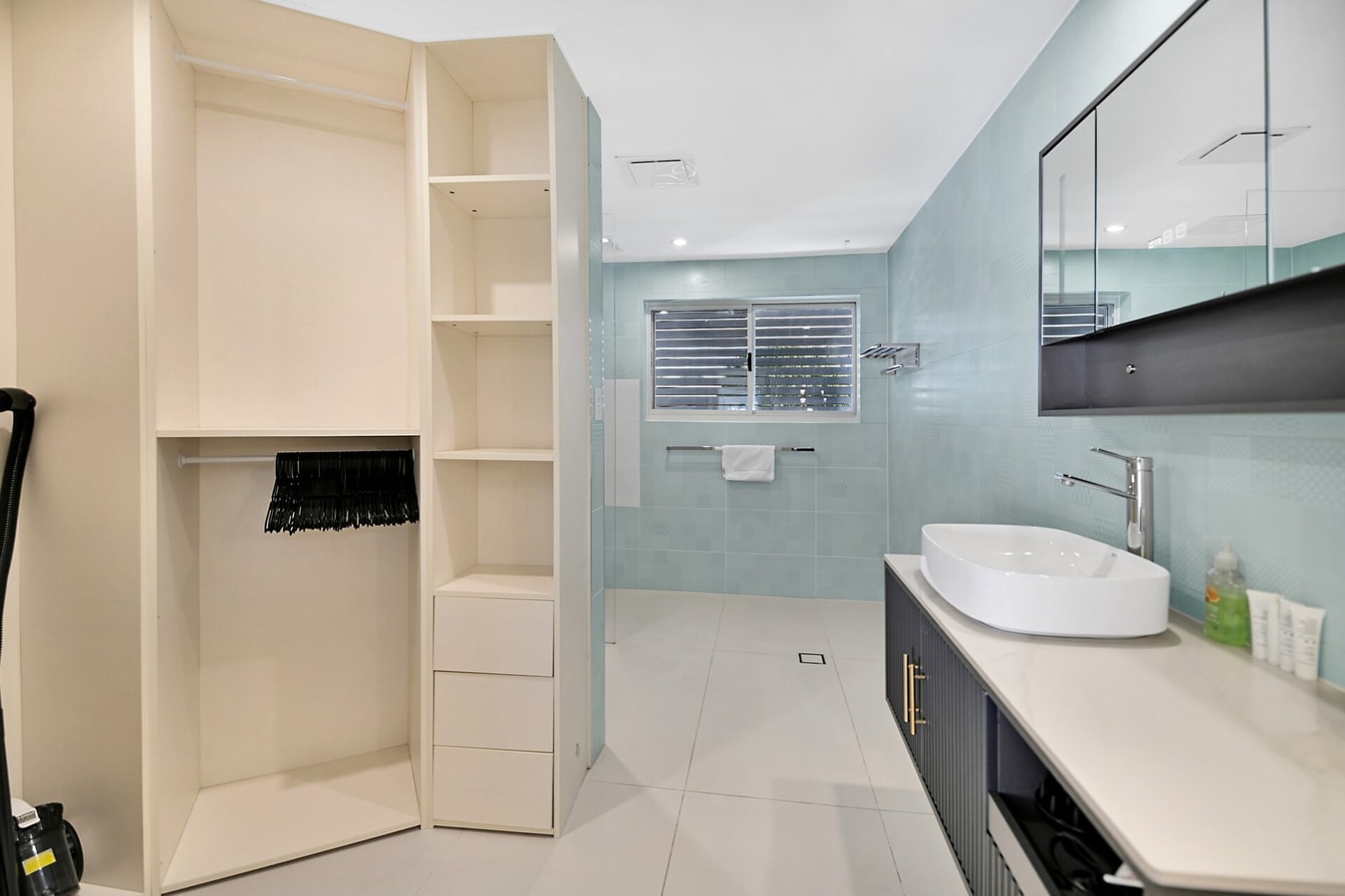 Spacious 4-Bedroom Riverside Home Surfers Paradise 17 Serain Residences