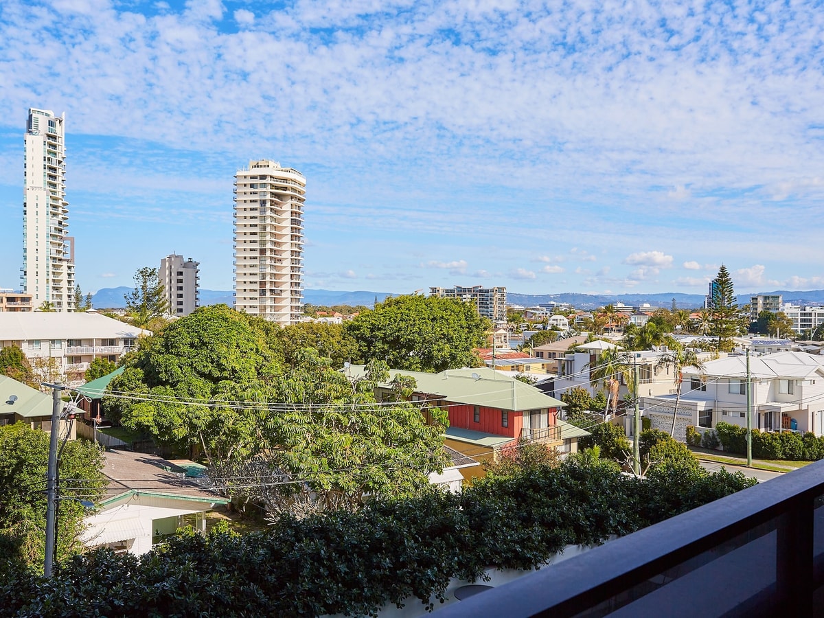 Cozy 2-bedrooms Apartment in Surfers Paradise 9 Serain Residences
