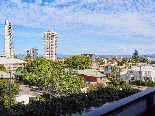 Cozy 2-bedrooms Apartment in Surfers Paradise 9 Serain Residences