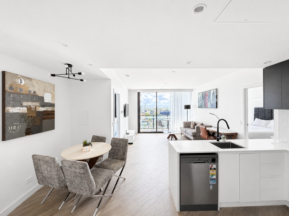 Heart of Southport 2BR | Near Tram & Pacific Fair 13 Serain Residences