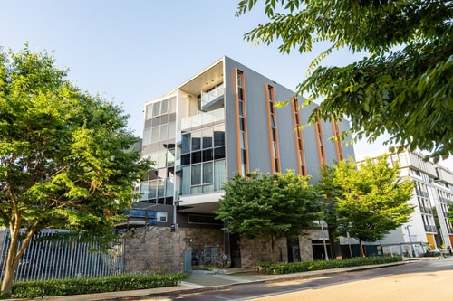 Lakefront Modern 2 BDR Apt with 2 Parking Kingston 5 Serain Residences