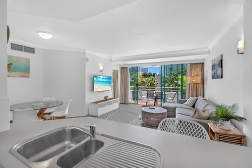 Sunlit 1-Bedroom Apt at Crown Tower with Parking 7 Serain Residences