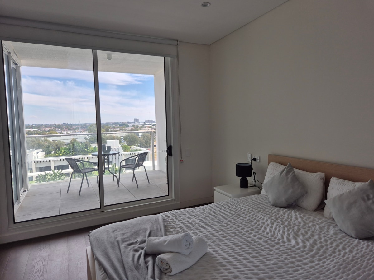 Olympic Park 1BR: Pool, Gym & Free Secure Parking 21 Serain Residences