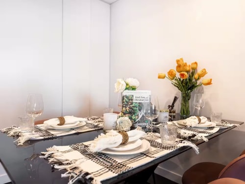 Riverfront 2Bedroom Apt in Brisbane City w/Parking 2 Serain Residences