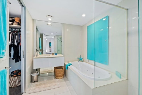Superb Location 2 Bedroom Apartment  w/Parking 9 Serain Residences