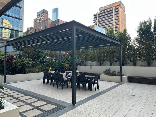 Modern CBD 2 Bedroom Apartment with Free Parking 4 Serain Residences